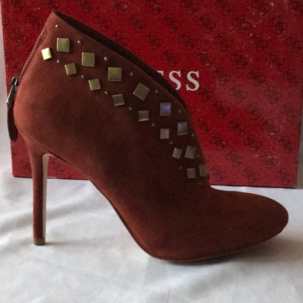 NEW GUESS Saretta Studded Booties SZ 8.5